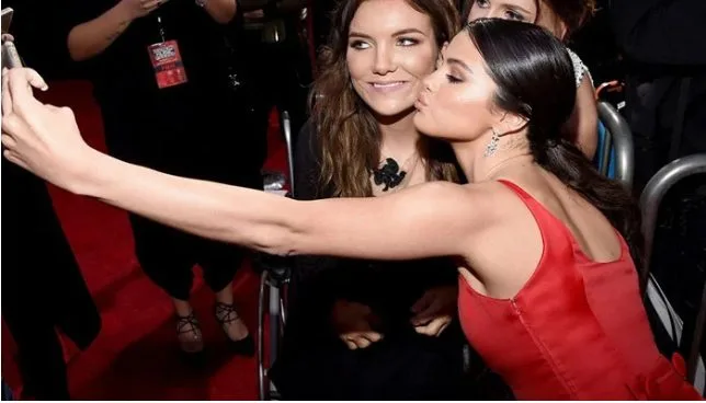Selena Gomez fulfils one fan's biggest wish | Pro Hub of News